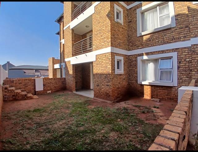 2 BEDROOM TOWNHOUSE FOR SALE IN ALBEMARLE